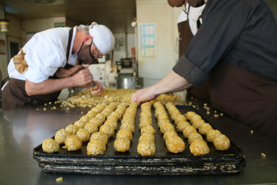 Bakers making panellets in the town of Castellterçol (by Lourdes Casademont)